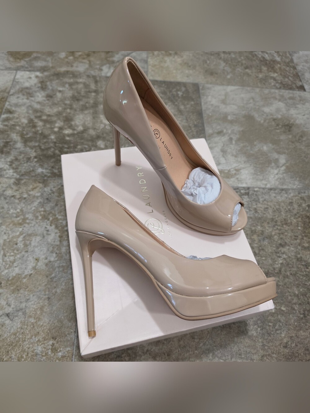 Chinese Laundry Huxley Nude Patent Peep Toe Platform Pumps Heels Sz 8.5